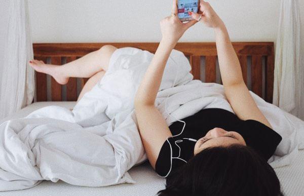 Pilih Kasur Nyaman? Cobalah Tidur Dibagian Tengahnya.